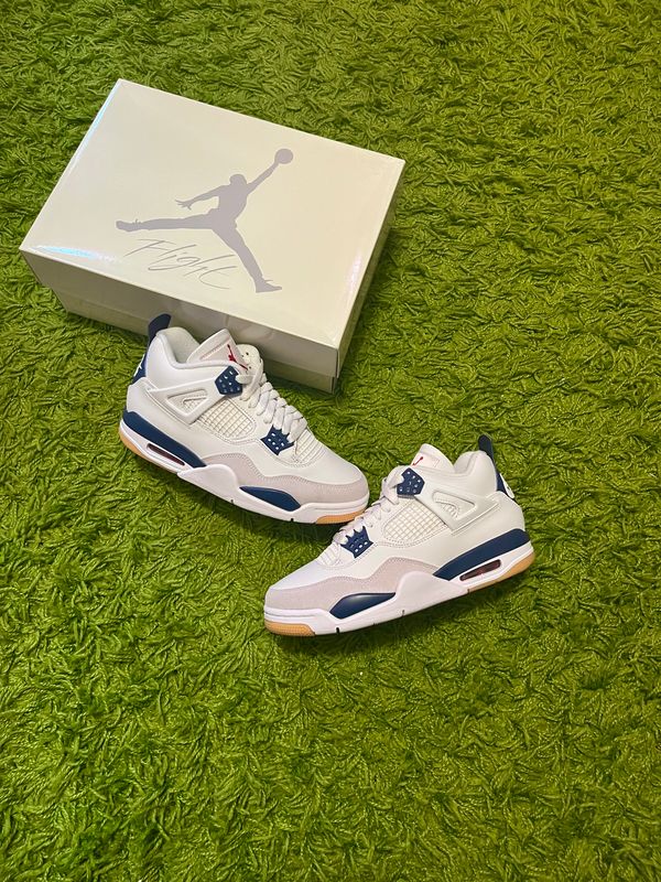 Air Jordan 4 Midnight Navy