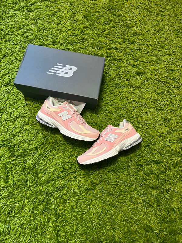 New Balance 2002R