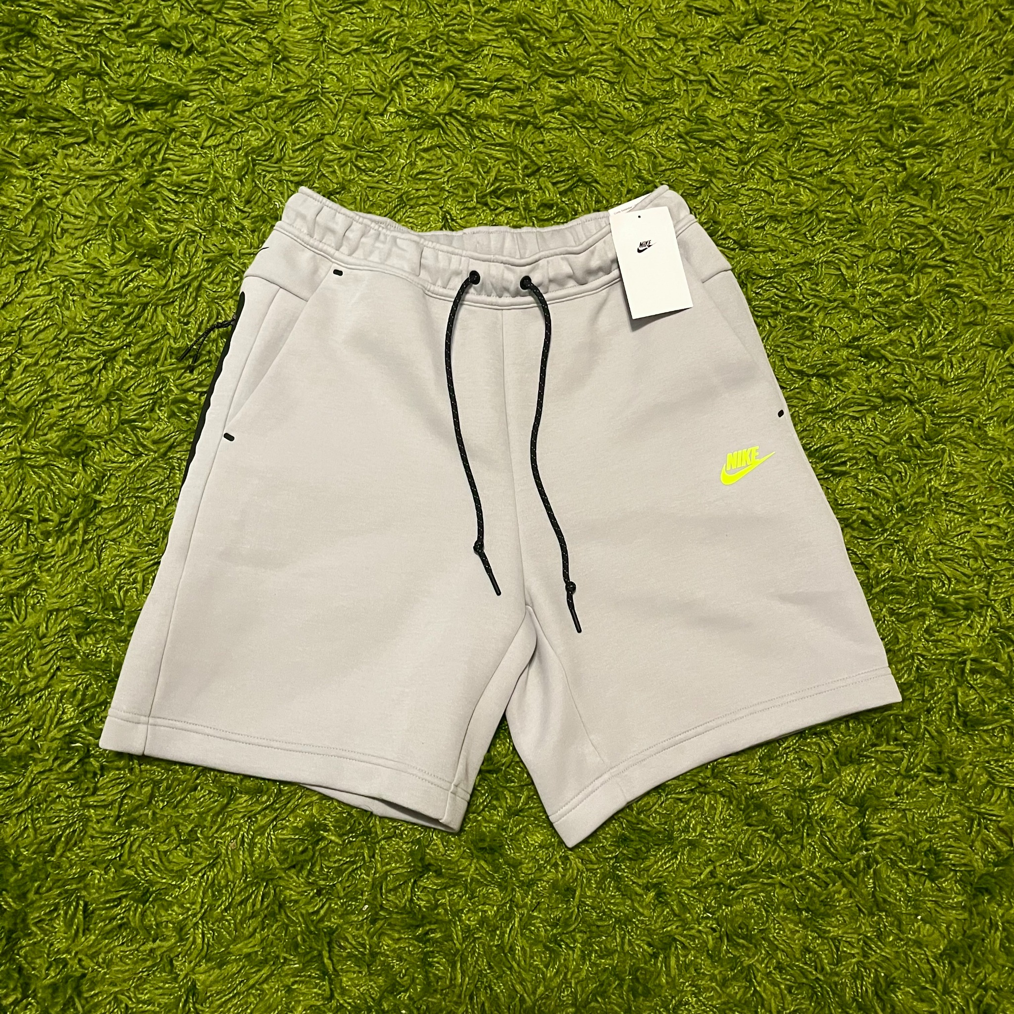 Nike Tech Fleece Light Grey/Neon Shorts